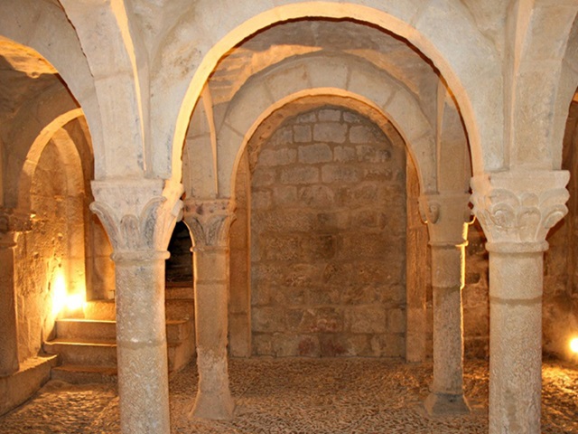 Iglesia de San Martín de Tours - Cripta